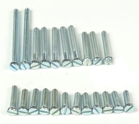 śruby silnika WSK125 22szt.JPG